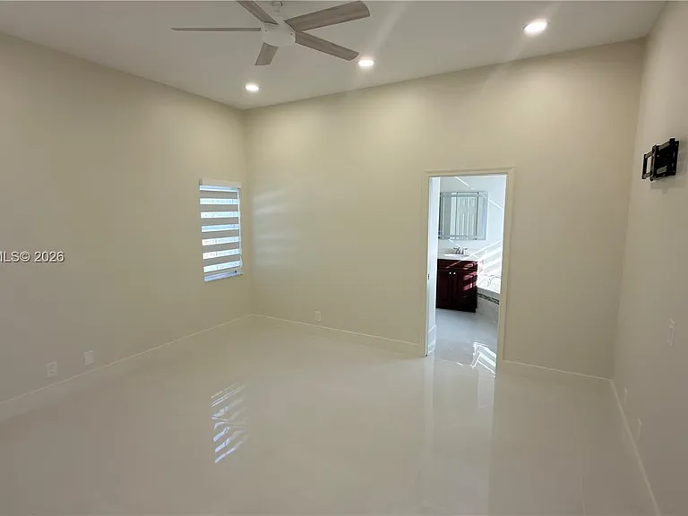 692 Maplewood Ct — Photo 8