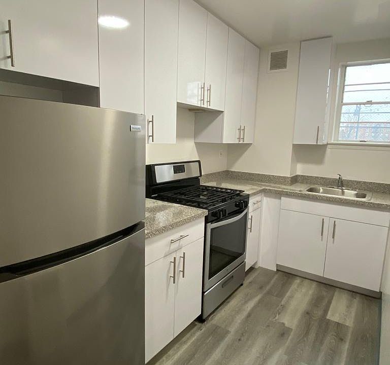 1st image of 14209 Barclay Ave #2