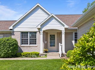 65 Pond Ridge Dr NE, Grand Rapids, MI 49546