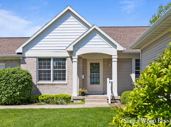 65 Pond Ridge Dr NE, Grand Rapids, MI 49546