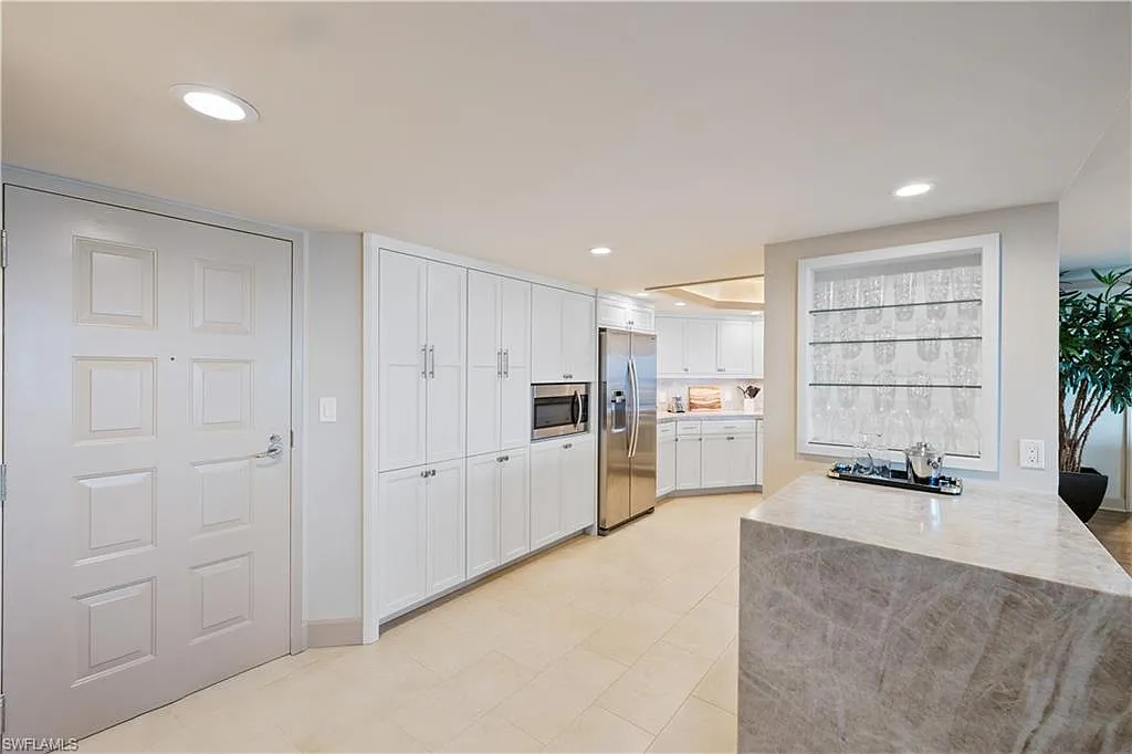 4 bed, 4.5 bath, 3500 sqft, $22,000 — Photo 3