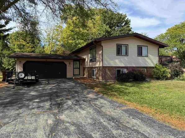 710 N Greenfield Dr, Freeport, IL 61032