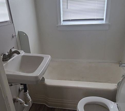 4th image of 517 Putnam St APT 6