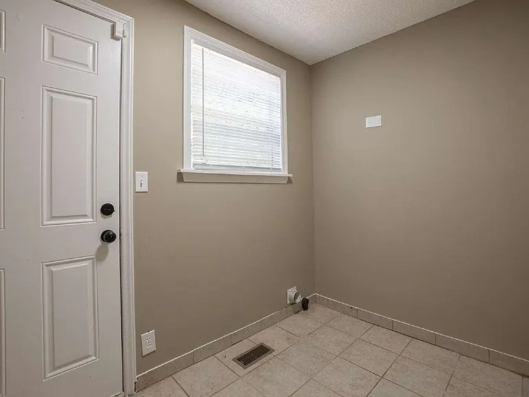 4907 Burke Ave — Photo 20