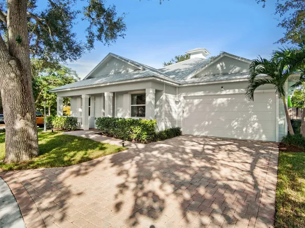 695 SW Flora Belle Ln, Stuart, FL 34994