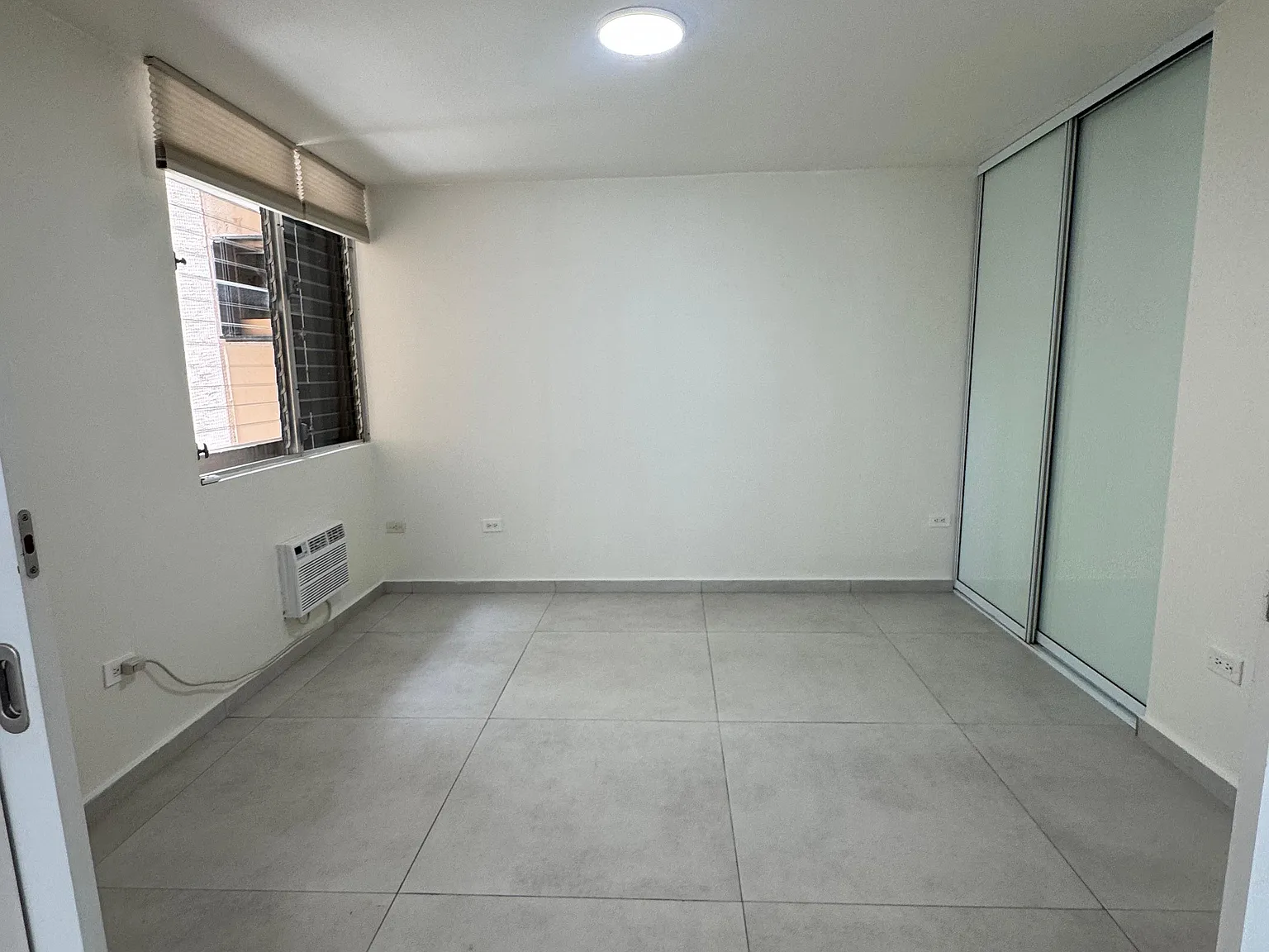 3 bed, 1352 sqft, $3,500 — Photo 3