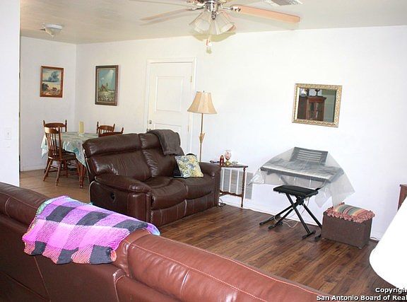 5th image of 4406 Newcome Dr