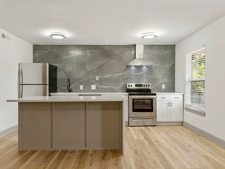 ONYX at 37th — Photo 1