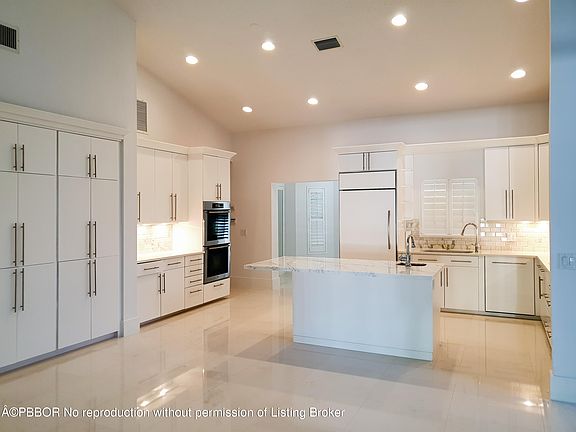 5th image of 418 N Atlantic Dr