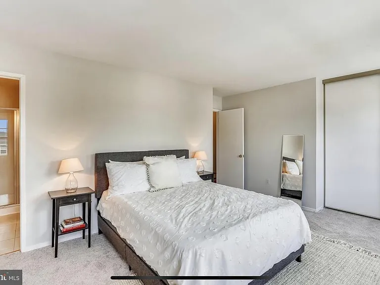 414 Carousel Ct — Photo 11
