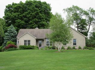 557 Hawksnest Dr, South Haven, MI 49090