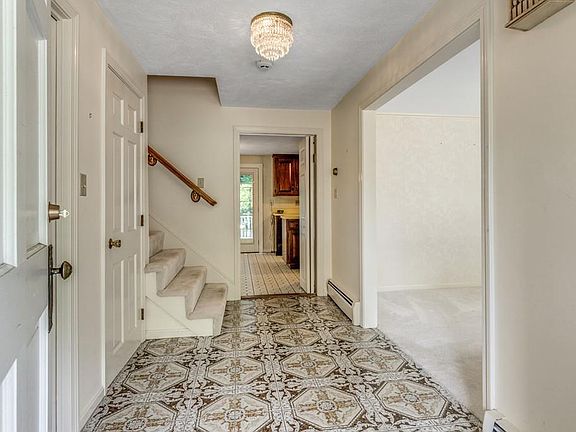 4th image of 35 Wildewood Dr