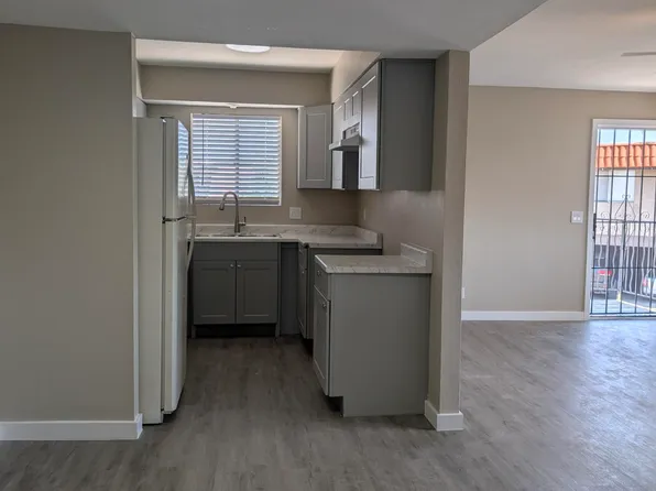 4714 E BELLEVIEW Street, Phoenix, AZ 85008