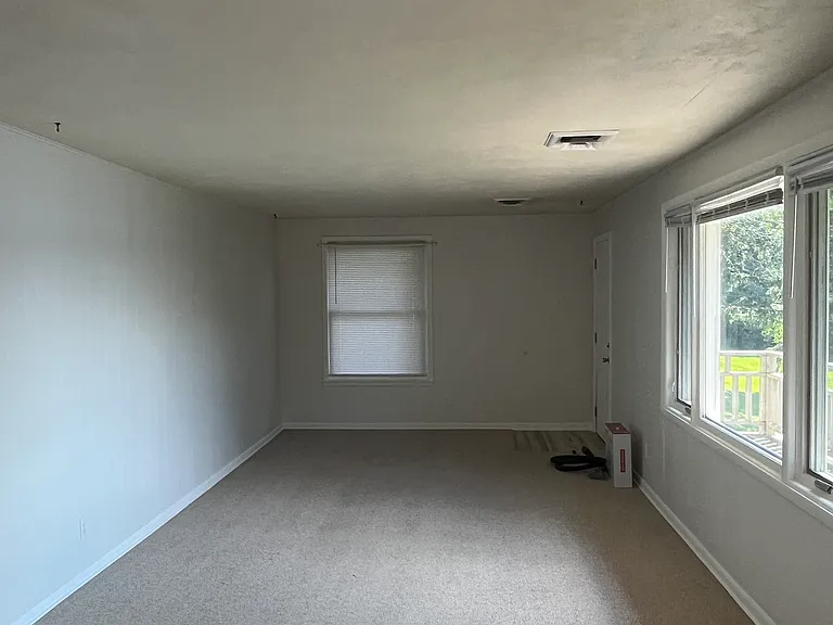 328 E Lake Cowdry Ln NW #B — Photo 4