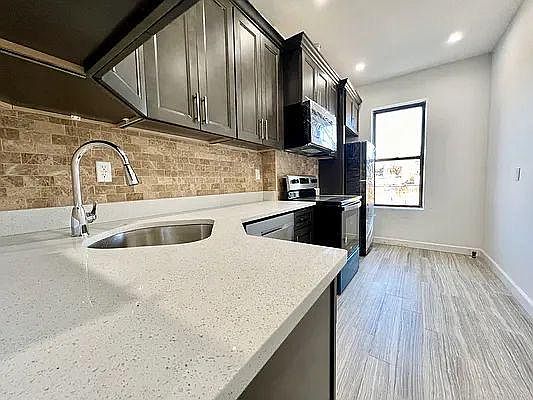 5th image of 1699 Nostrand Ave #6