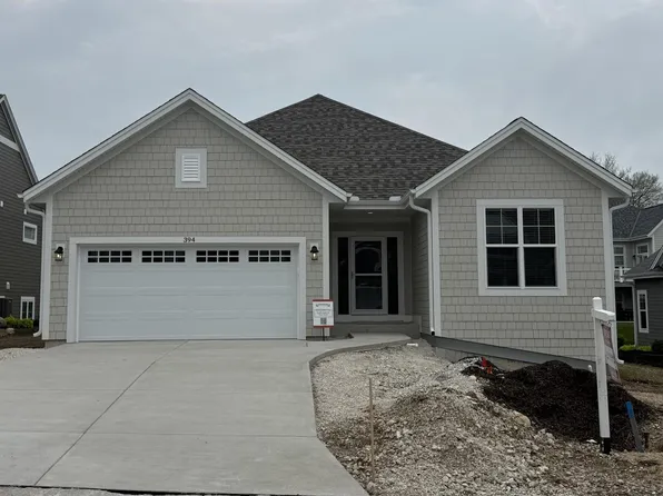 394 Sandy CIRCLE, Pewaukee, WI 53072