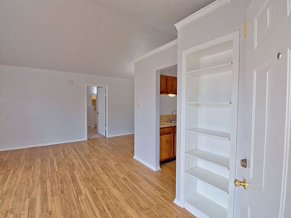 3rd image of 1903 Gracy Farms Ln #A