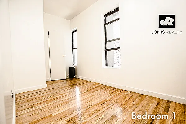 Rented by Jonis Realty | media 8