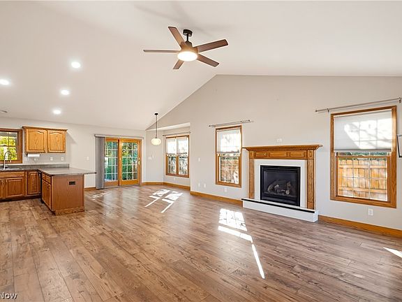 3rd image of 607 Sparrow Way