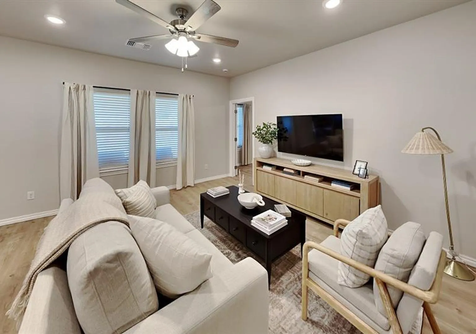 Luxury 3 Bedroom 2 Bathroom Home In 55+ Community In Warr Acres (Lawn Care Included) — Photo 4