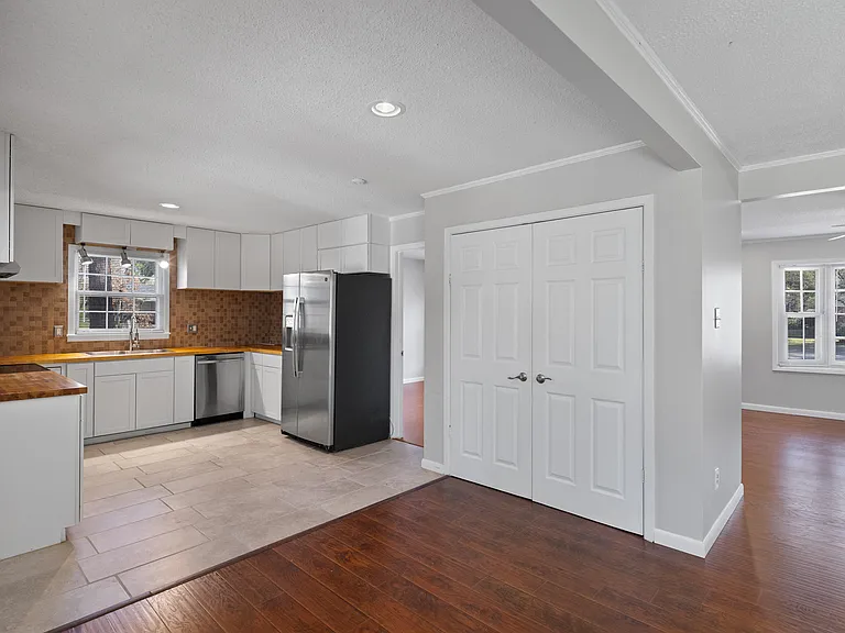400 Hallmark Rd — Photo 13