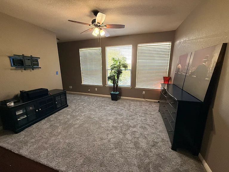 22211 Covella Ct — Photo 34