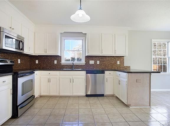 3rd image of 128 Silver Birch Ln