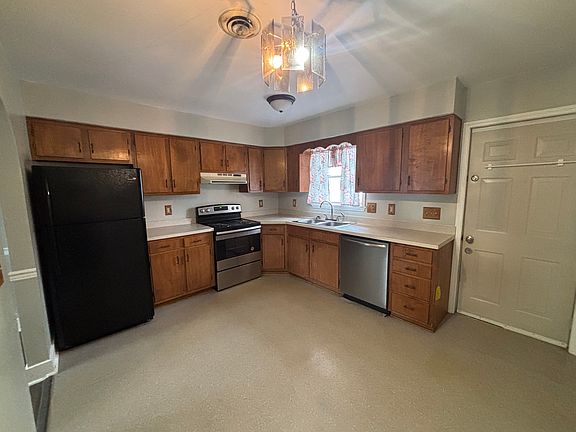 2nd image of 810 S 16th St #810