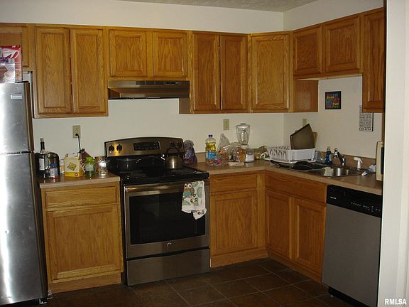 3rd image of 401 E Mill St