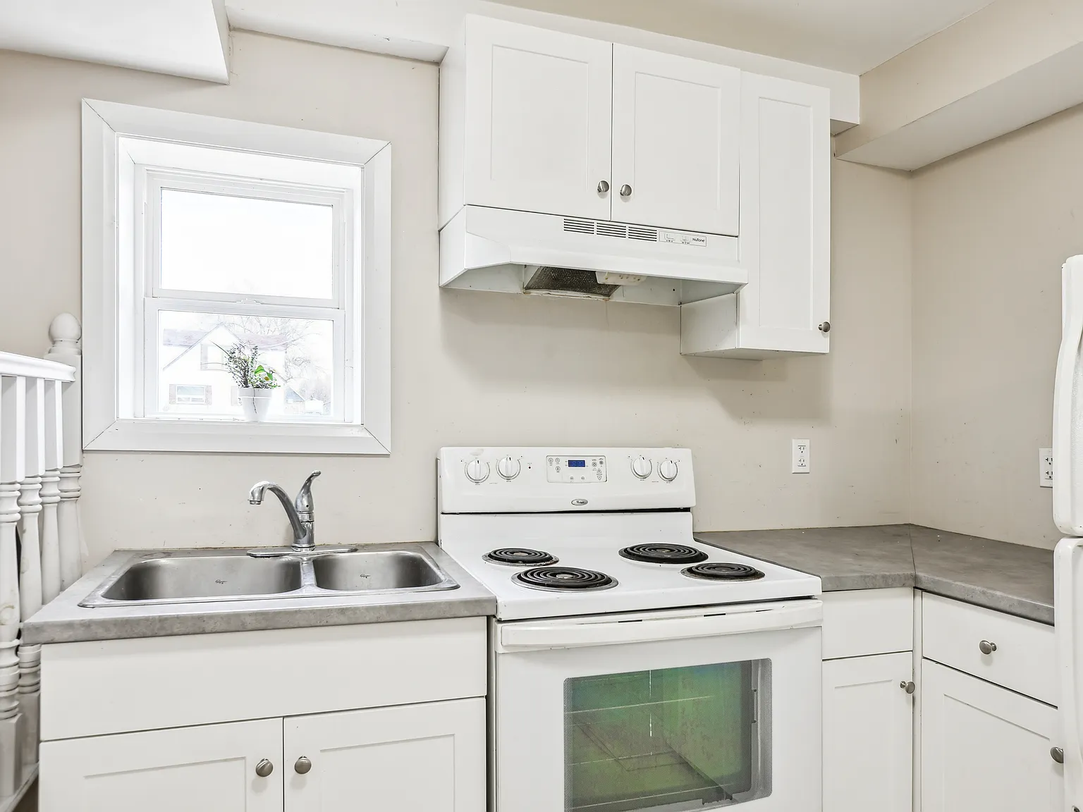 19 Bailey Street St. Catharines — Photo 2