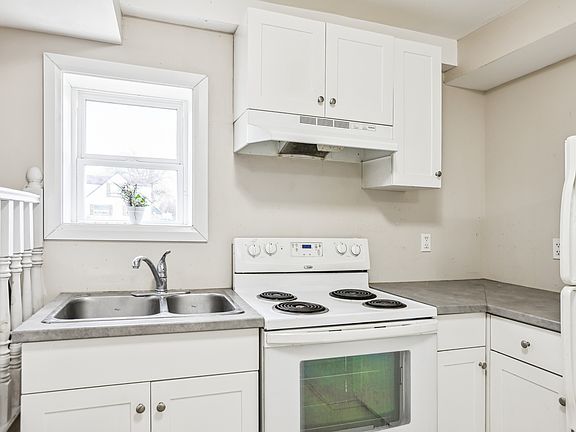 2nd image of 19 Bailey St #2