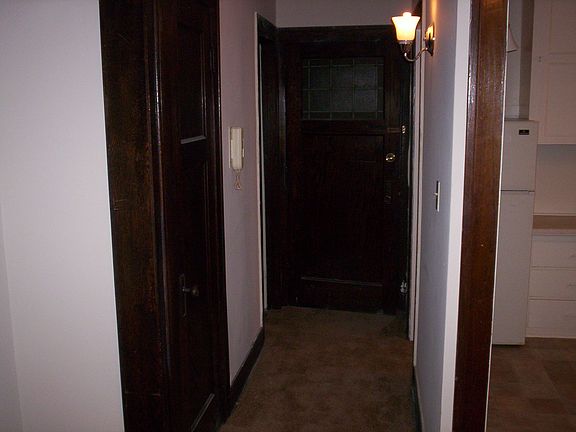 2nd image of 913 E Kilbourn Ave APT 7