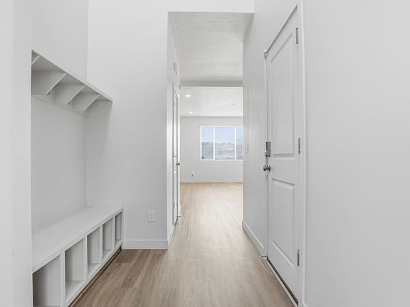 4th image of 959 W Lucky Clover Dr