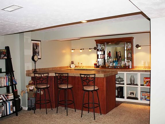 Family Room with Bar 