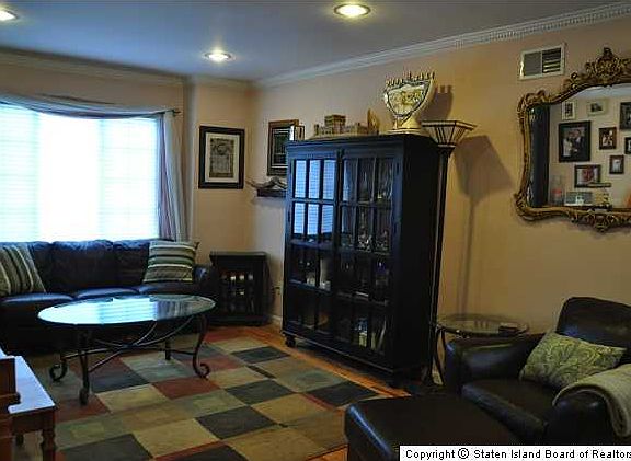 5th image of 520 Buchanan Ave