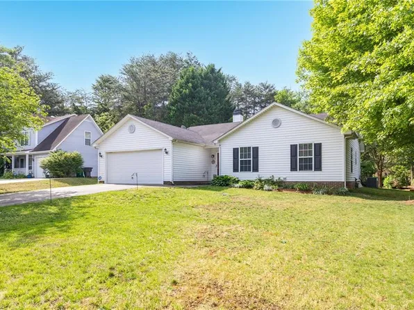 1614 Hunterwoods Dr, High Point, NC 27265