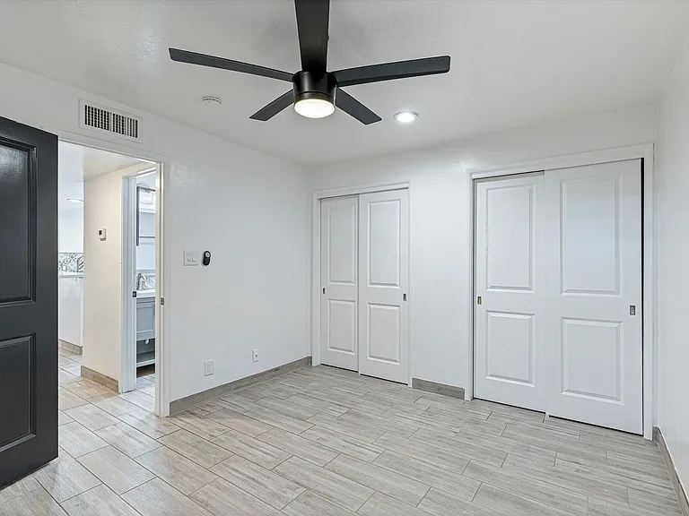 Riverside Suites — Photo 85