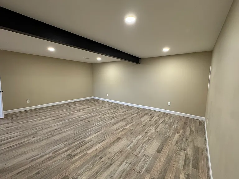1113 E 3rd St #900 — Photo 5