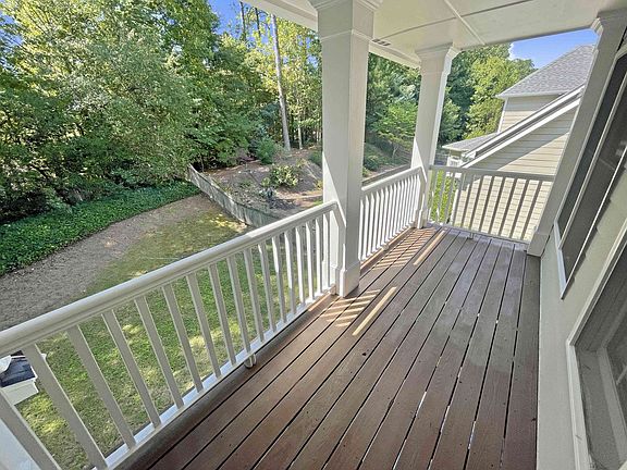 5th image of 1067 Queensgate Dr NE