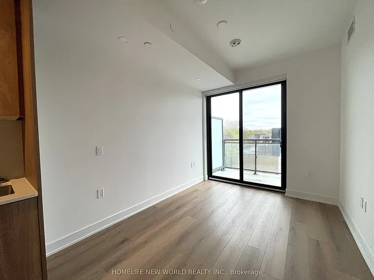 758 Dovercourt Rd #401 — Photo 5