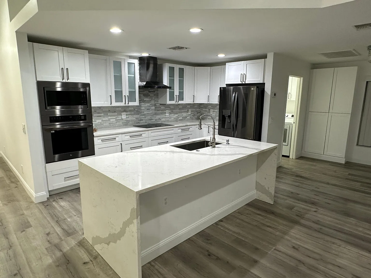 1025 NE 32nd Ln — Photo 2