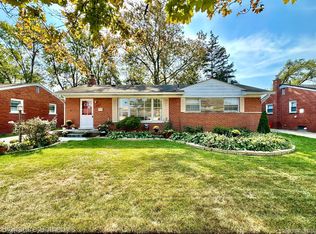 29655 Hillbrook St, Livonia, MI 48152