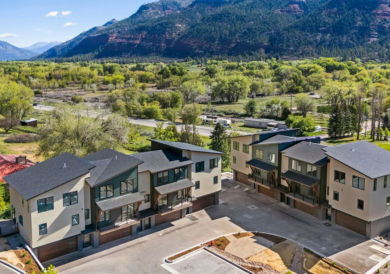 Brand new Animas Cliffs Townhomes #1, 3BR/2.5BA End Unit with Private Patio — Photo 1