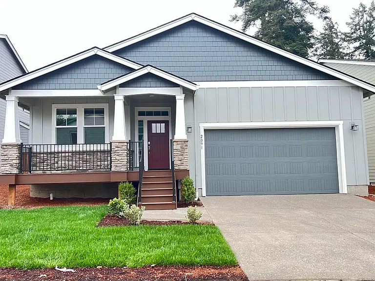 2091 Legacy Heights Dr SE — Photo 1