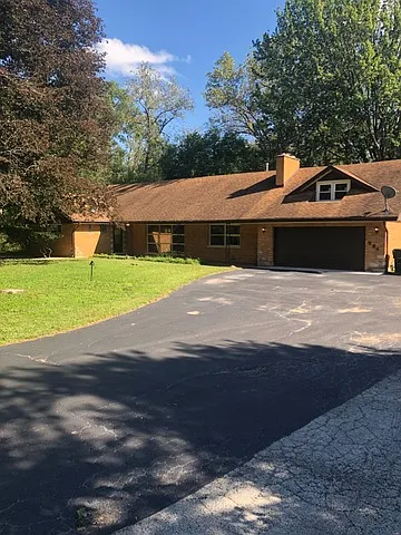 884 Woodstock Rd photo 1