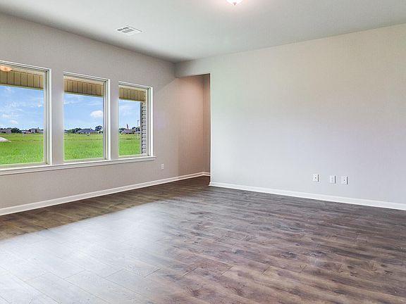 3rd image of 222 Hadley Ct