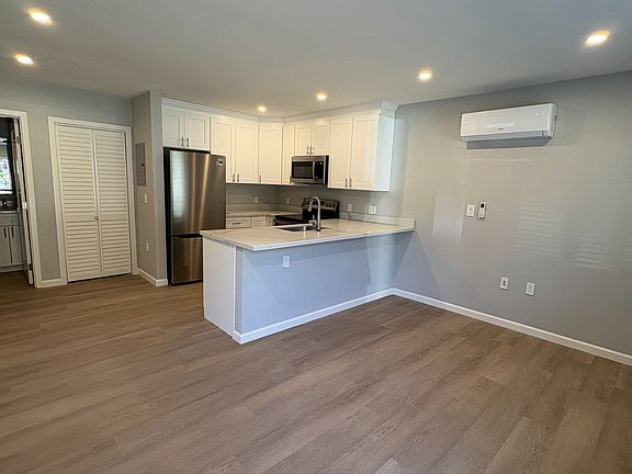 3rd image of 1103 Laurel St #D