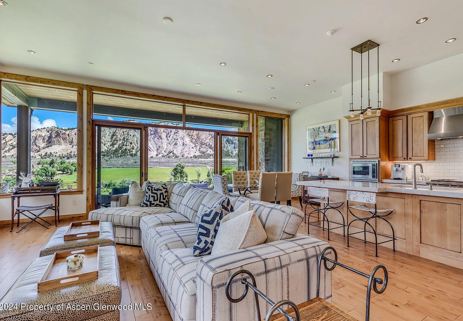 4 bed, 4.5 bath, 3882 sqft, $16,000 — Photo 1