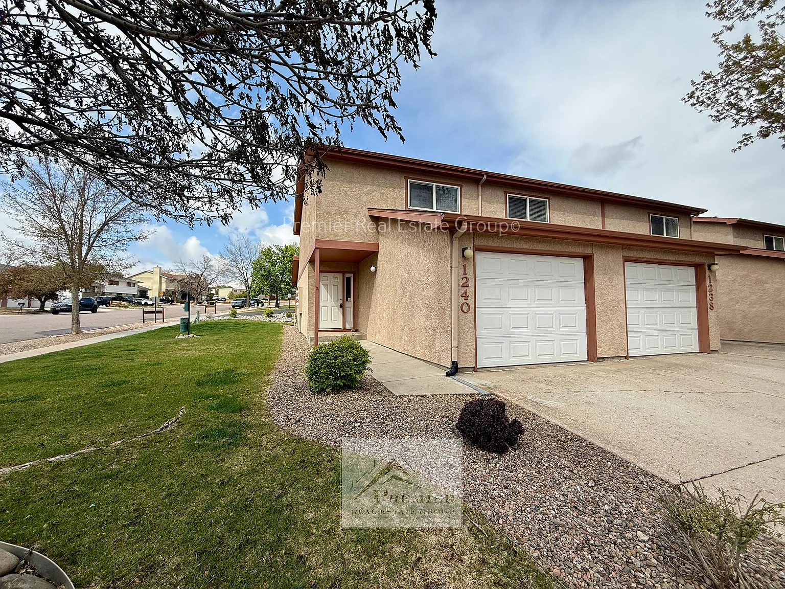 2 bed, 1.5 bath, 1116 sqft, $1,435 — Photo 2