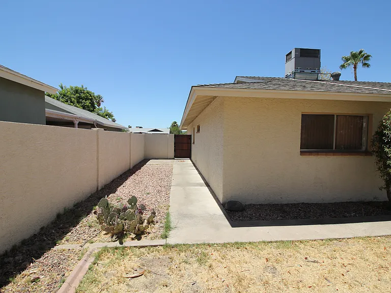 3152 W Marconi Ave — Photo 16